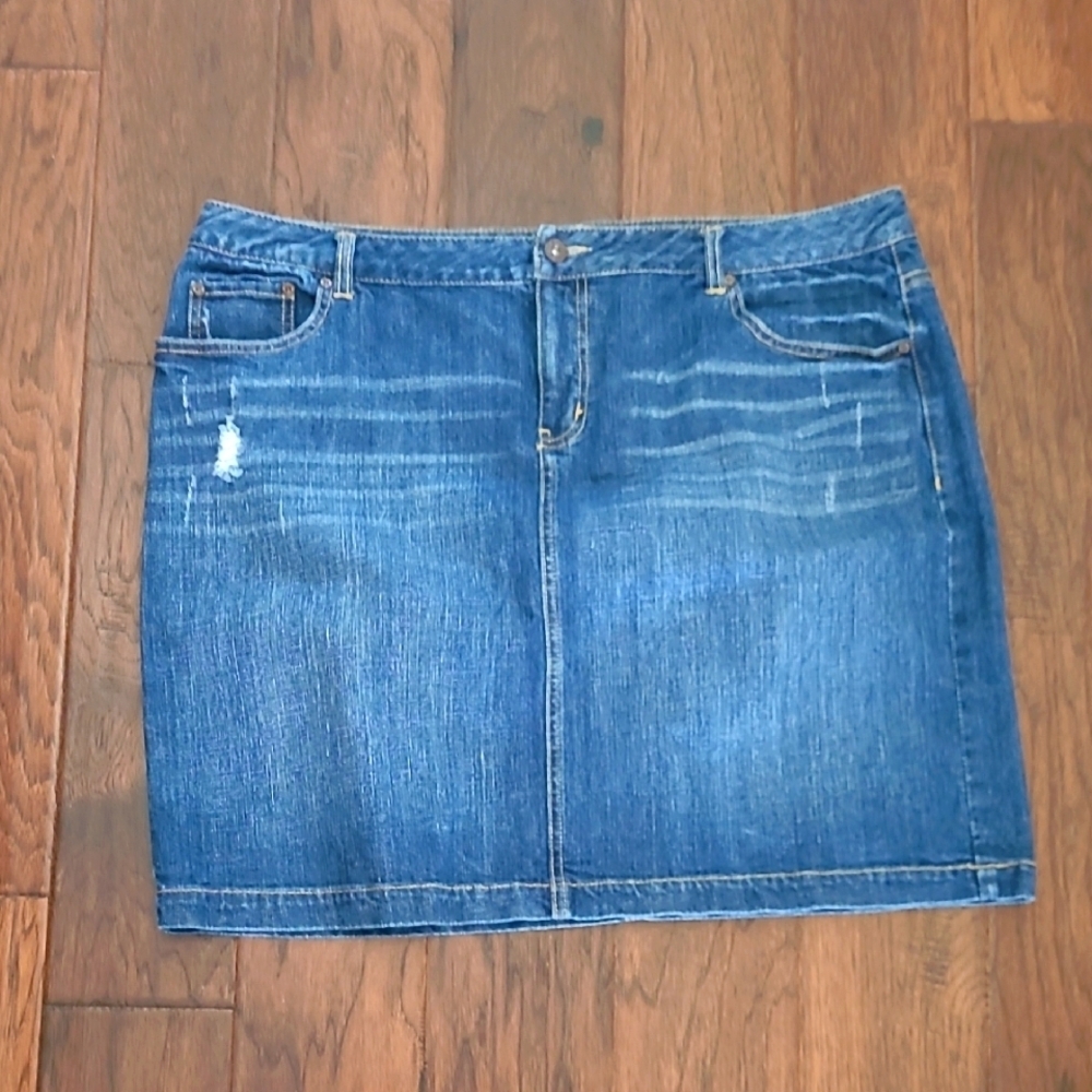 Cato women's distressed jean skirt size 18W